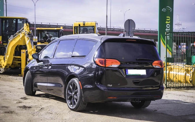 Chrysler Pacifica cena 104700 przebieg: 197000, rok produkcji 2018 z Białystok małe 497